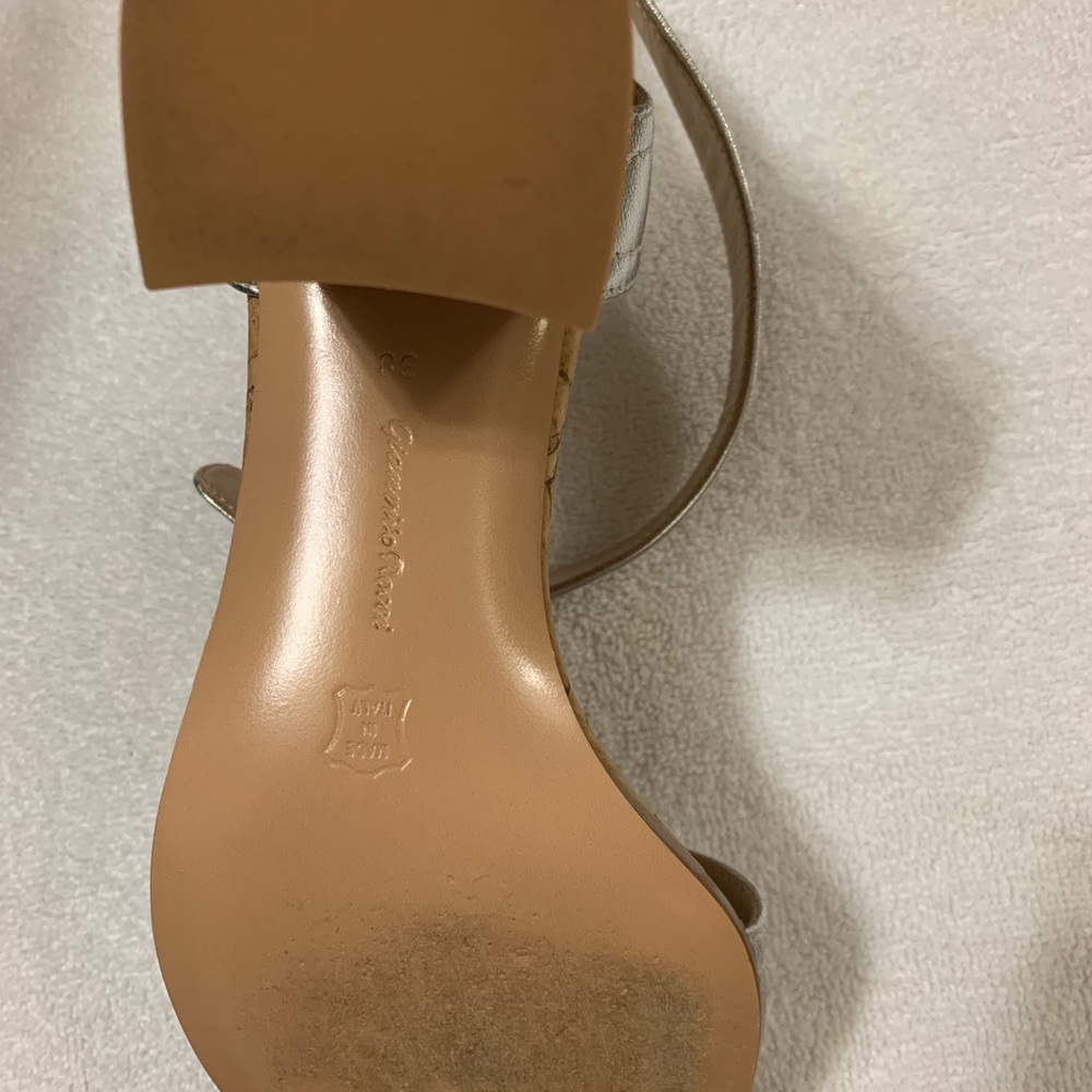 Gianvito Rossi Nappa Silk Silver Heels, size 8, worn a few times - Picture 8 of 9